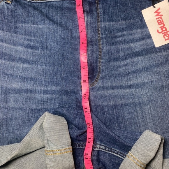WRANGLER Women's 4" Rolled Jean Short size‎ 24W - Picture 10 of 10